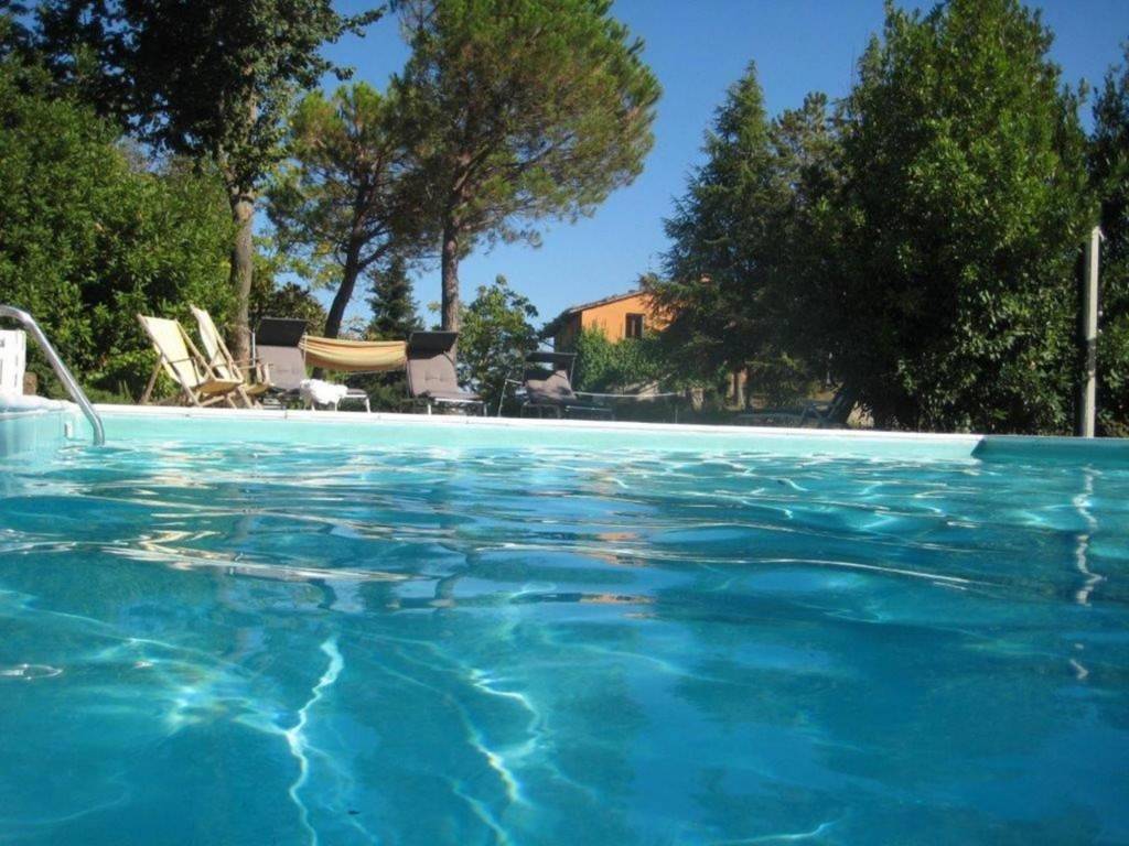 Affascinante casale a Urbino con giardino e piscina