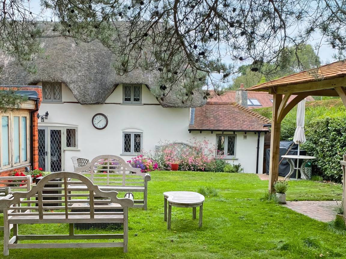 Cottage ∙ 3 Bedrooms ∙ 6 Guests - Newbury