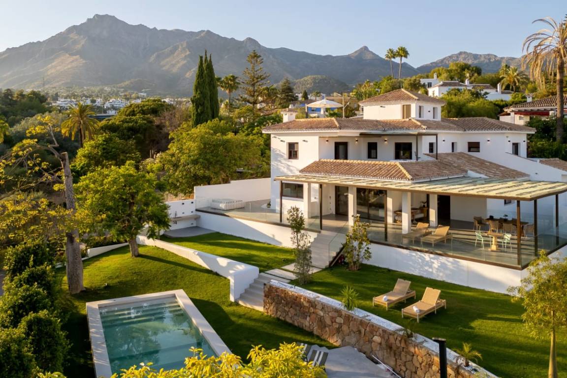 871 M² Villa ∙ 5 Bedrooms ∙ 10 Guests - Marbella