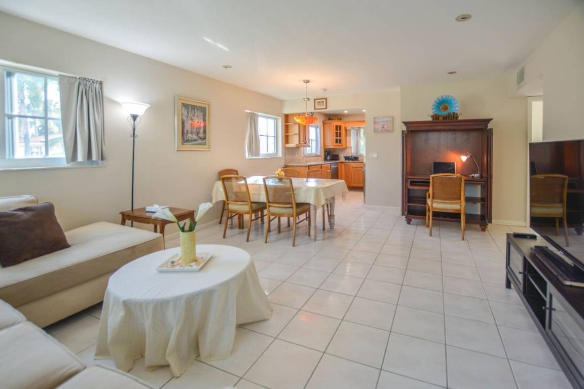 70 M² Condo ∙ 2 Bedrooms ∙ 4 Guests - West Palm Beach, FL