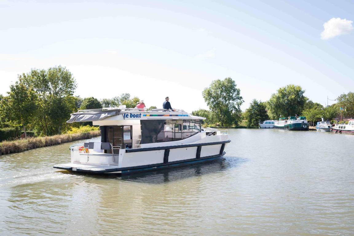 Houseboat ∙ 2 Bedrooms ∙ 5 Guests - Invergarry