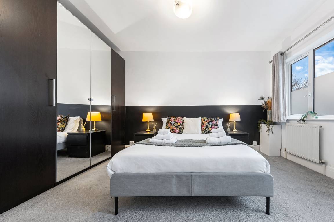 House ∙ 2 Bedrooms ∙ 4 Guests - Hayes