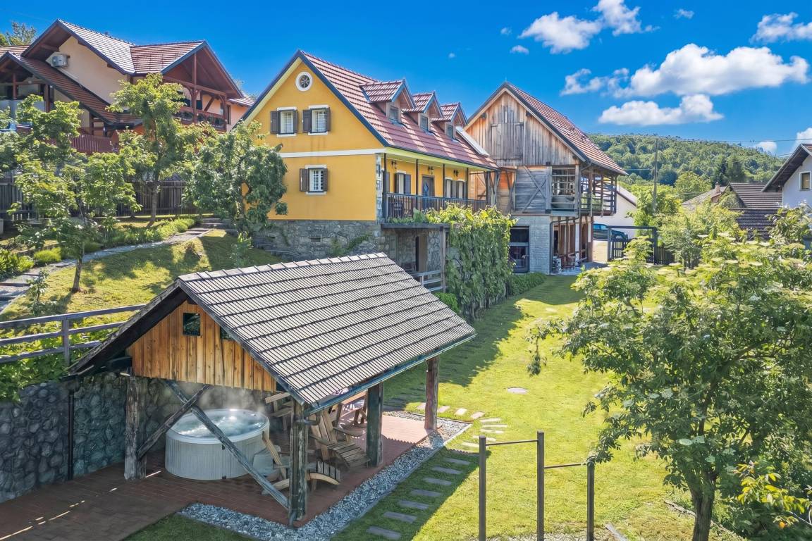 115 M² House ∙ 2 Bedrooms ∙ 8 Guests - スロベニア