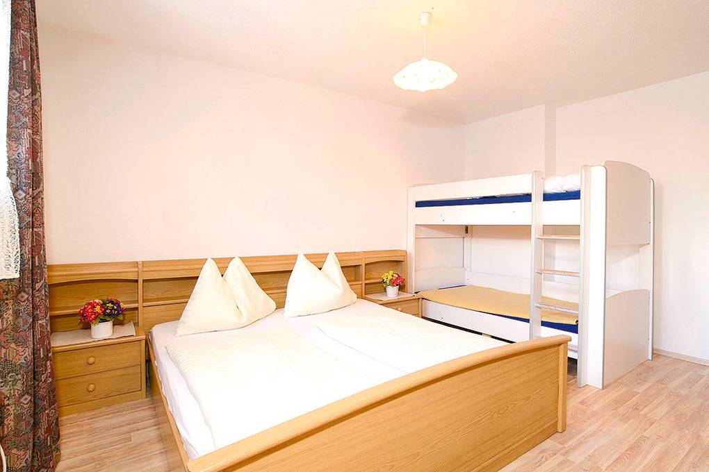 240 m² Ferienhaus ∙ 9 Schlafzimmer ∙ 25 Gäste – Bild 7