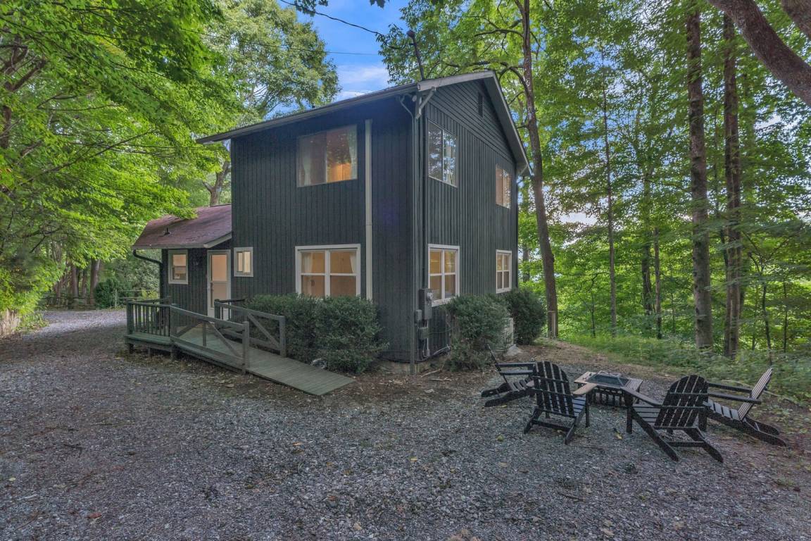 121 M² Cabin ∙ 4 Bedrooms ∙ 8 Guests - Maggie Valley, NC