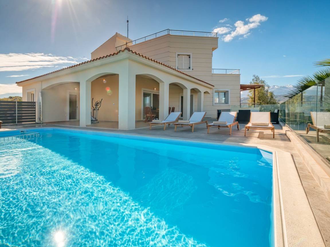 250 M² House ∙ 4 Bedrooms ∙ 10 Guests - Chania