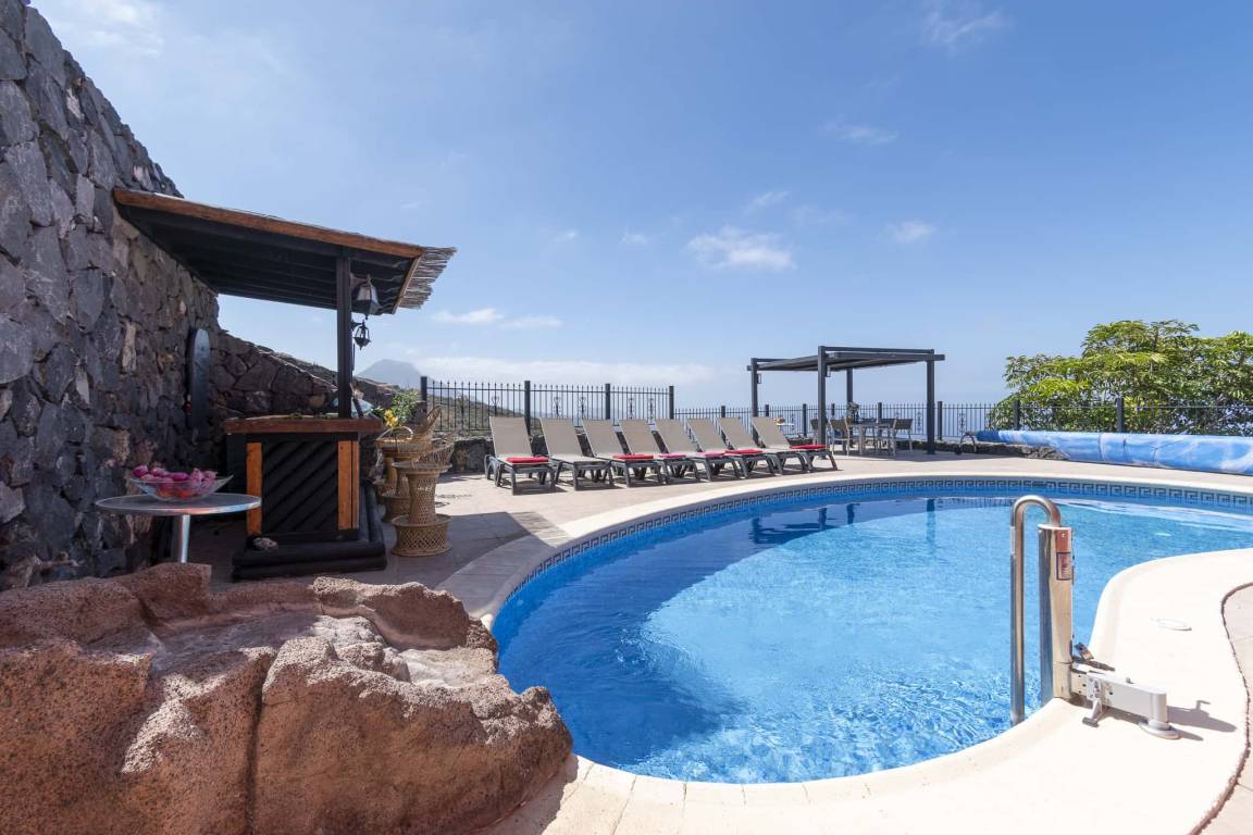 200 M² Villa ∙ 4 Bedrooms ∙ 8 Guests - Tenerife