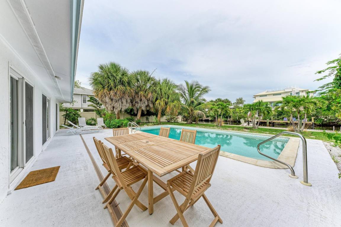 213 M² Bungalow ∙ 4 Bedrooms ∙ 8 Guests - Holmes Beach, FL
