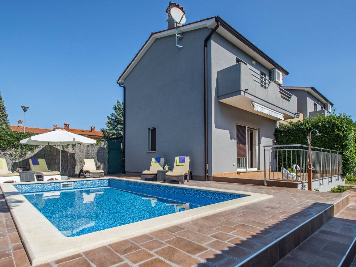 250 M² Casa ∙ 6 Habitaciones ∙ 12 Huéspedes - Labin
