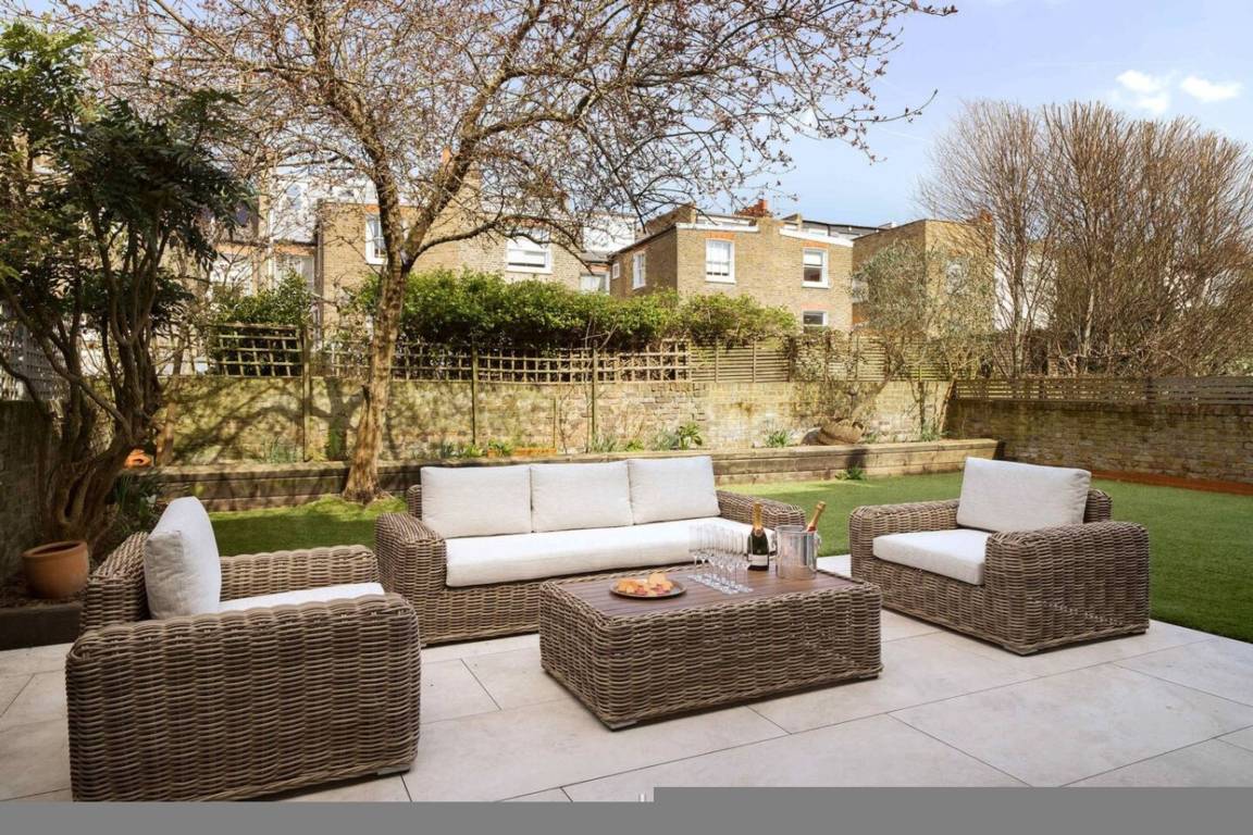 Apartment ∙ 5 Bedrooms ∙ 10 Guests - Harrow