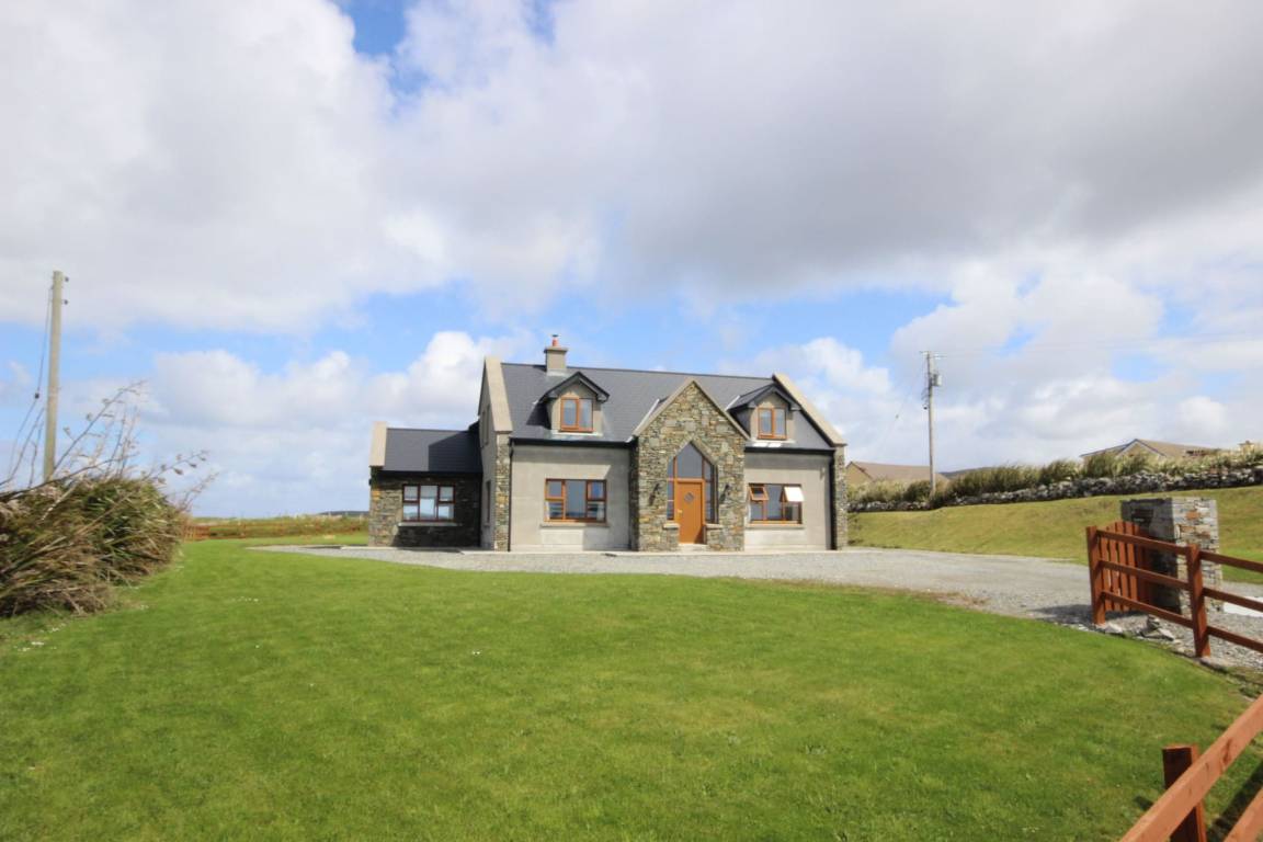 102 M² House ∙ 4 Bedrooms ∙ 8 Guests - Clifden
