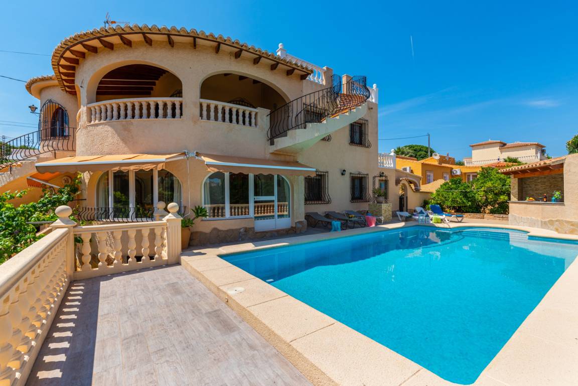 180 M² Villa ∙ 5 Bedrooms ∙ 10 Guests - Calp