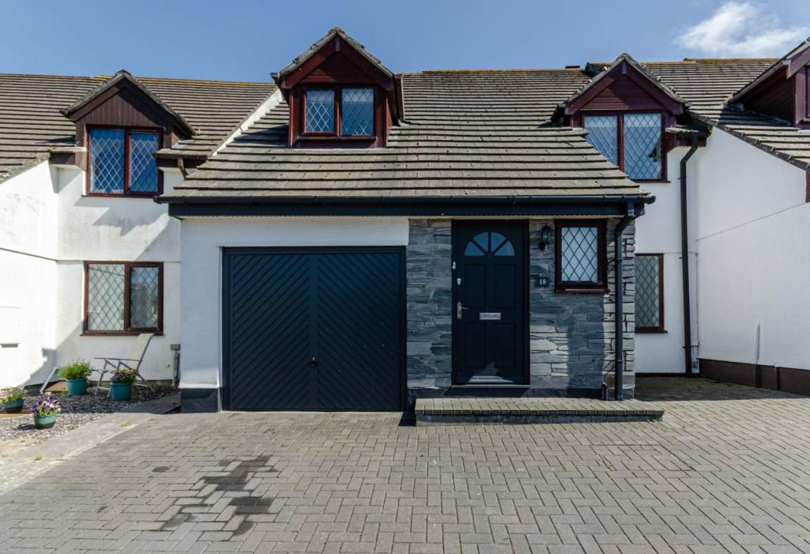 Cottage ∙ 4 Bedrooms ∙ 8 Guests - Padstow