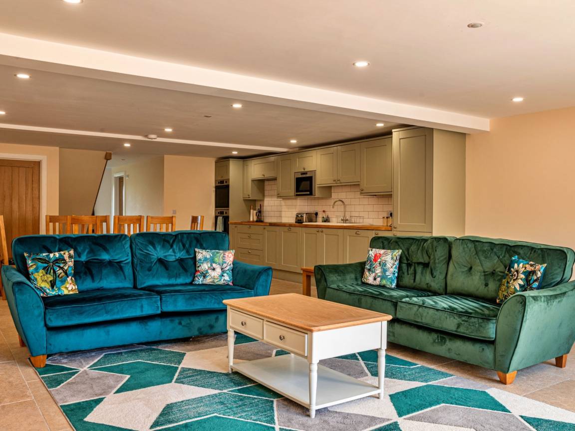 180 M² House ∙ 4 Bedrooms ∙ 8 Guests - Burford