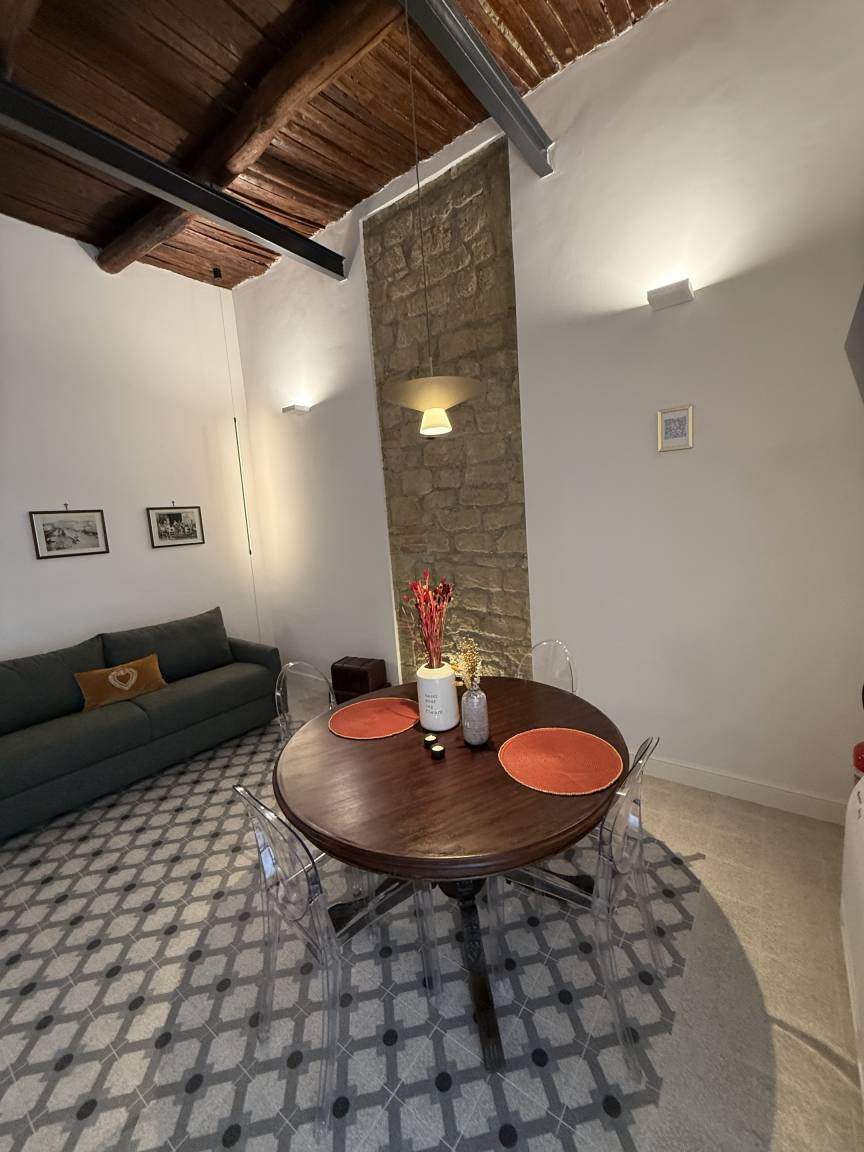 Accogliente Appartamento con Terrazza e WiFi a Napoli