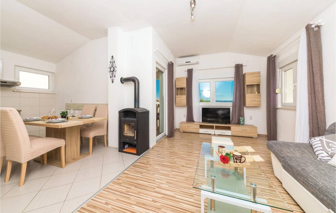 62 M² Apartment ∙ 2 Bedrooms ∙ 6 Guests - Trogir