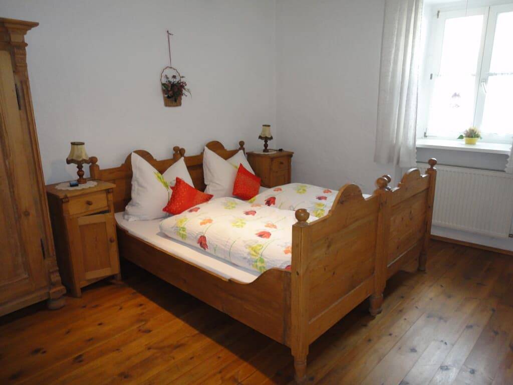 70 M² Ferienwohnung ∙ 2 Schlafzimmer ∙ 5 Gäste - Neualbenreuth