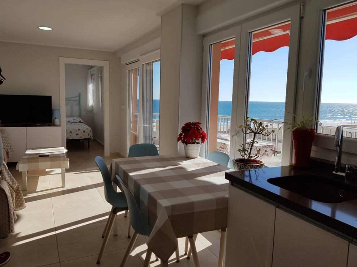 120 M² Apartamento ∙ 3 Habitaciones ∙ 6 Huéspedes - Alicante