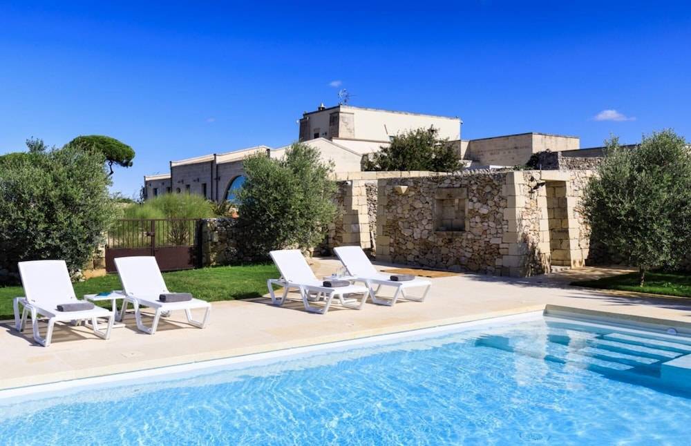 Incantevole casa a Lecce con piscina, barbecue e giardino
