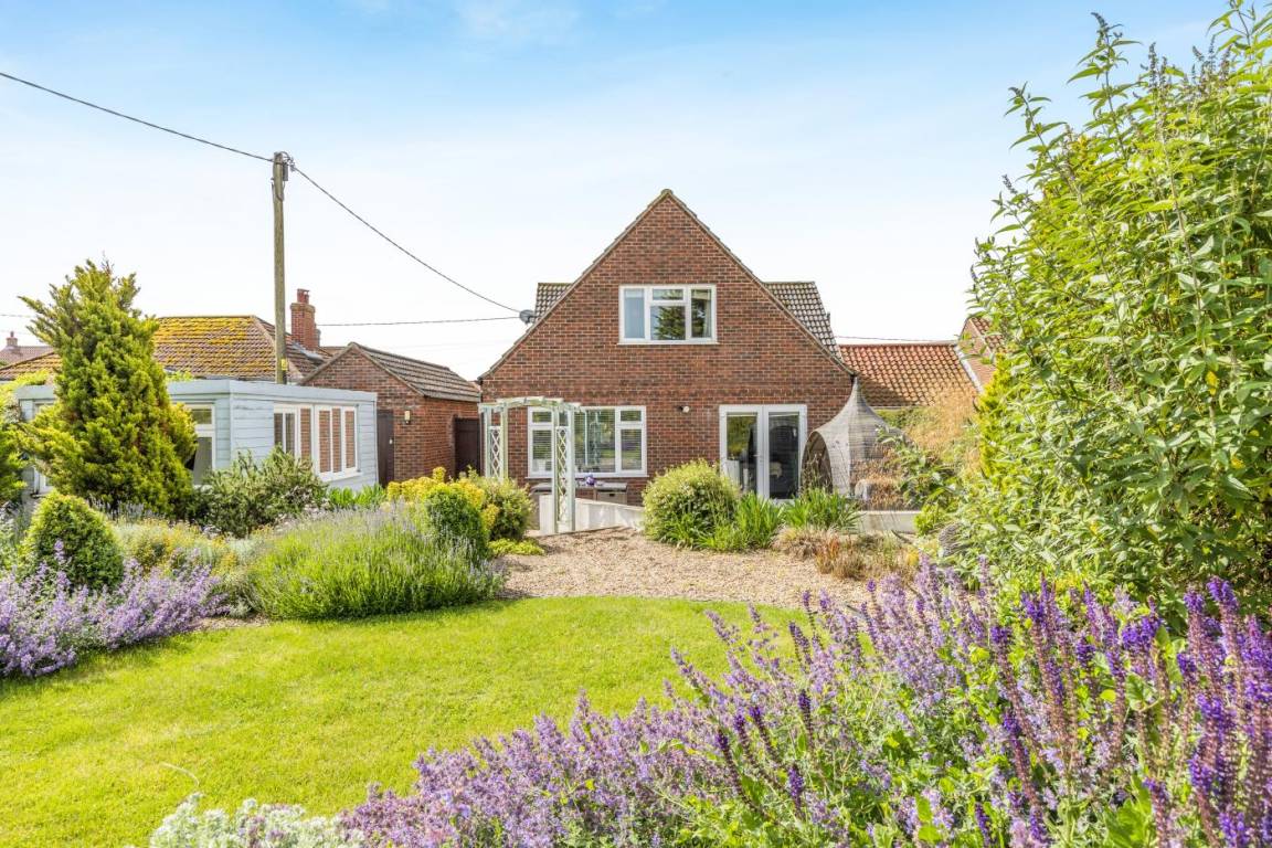 Cottage ∙ 5 Bedrooms ∙ 10 Guests - Holt