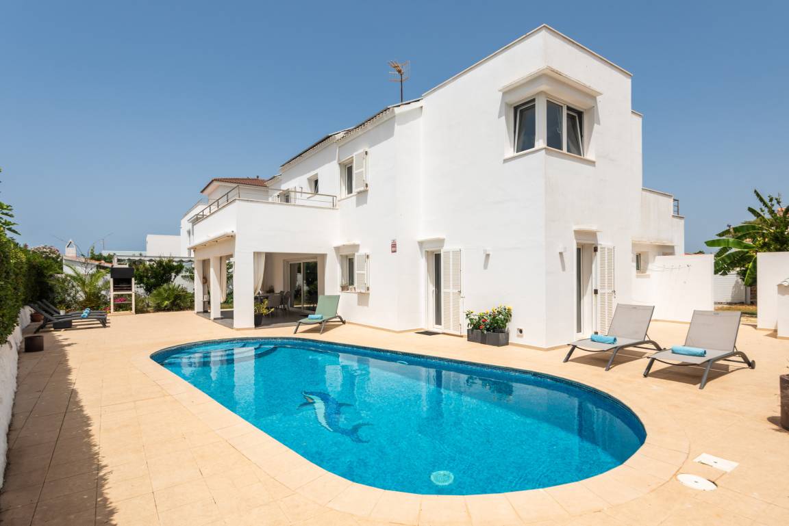 225 M² Villa ∙ 3 Makuuhuonetta ∙ 6 Vierasta - Ciudadela