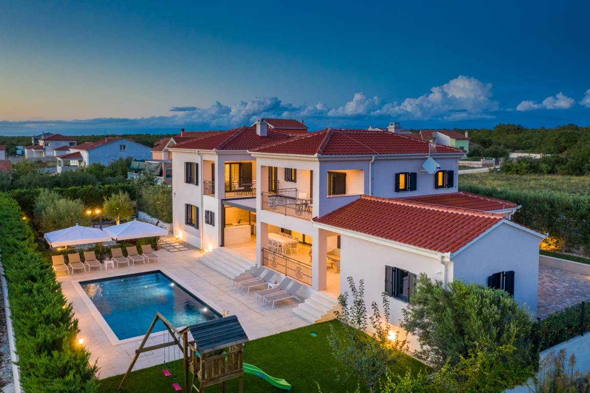425 M² Villa ∙ 5 Schlafzimmer ∙ 10 Gäste - Sukošan