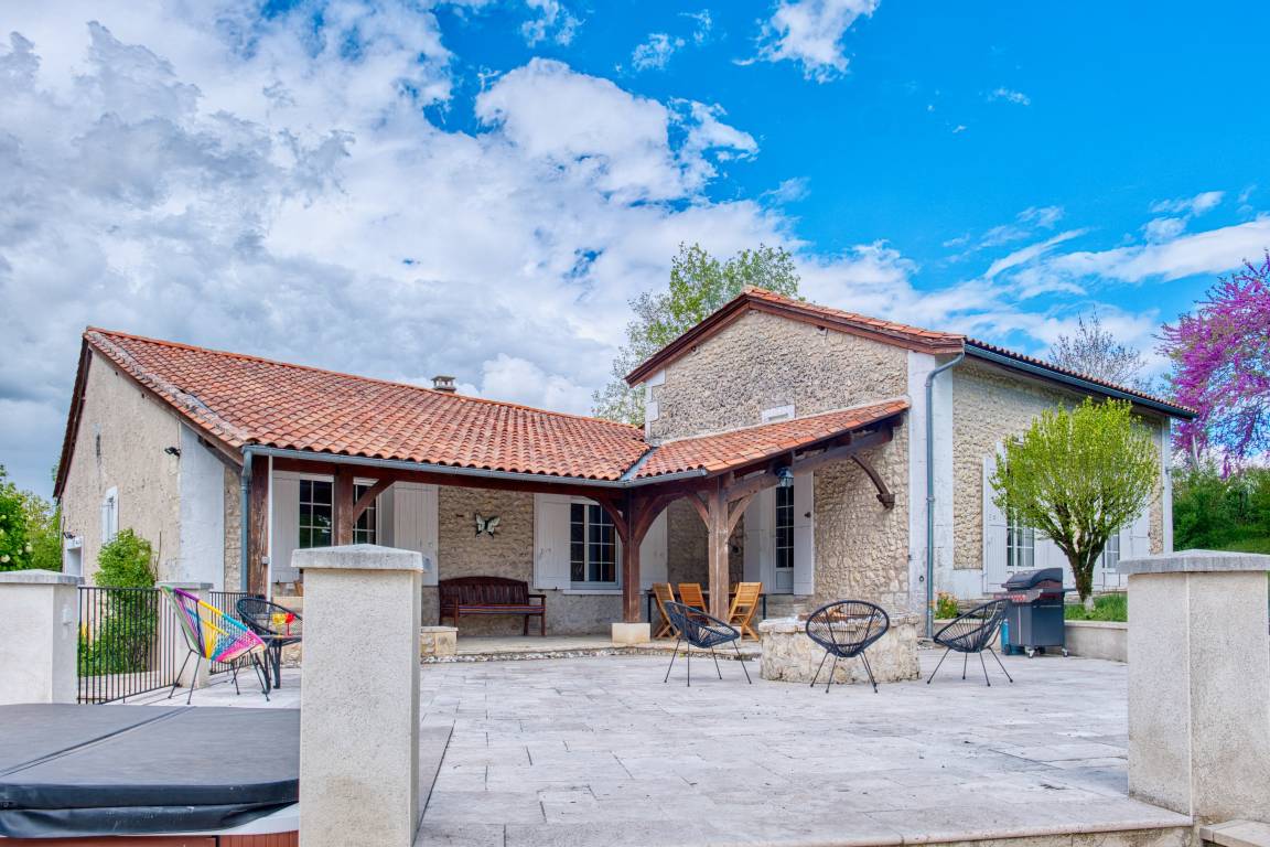 220 M² House ∙ 4 Bedrooms ∙ 10 Guests - Ribérac