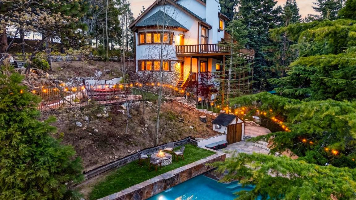 287 M² House ∙ 4 Bedrooms ∙ 10 Guests - Crestline, CA