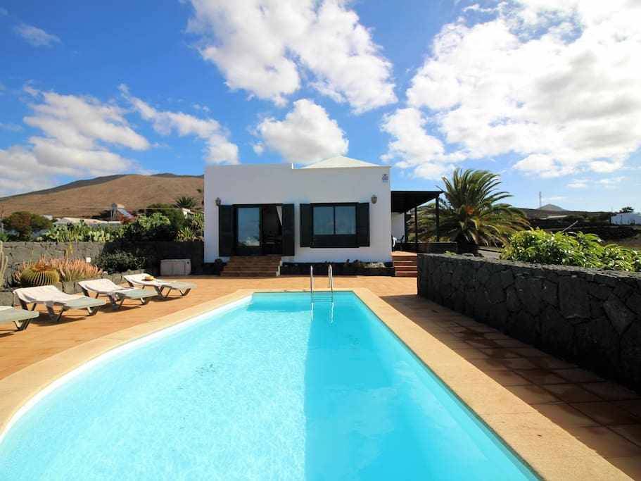 150 M² House ∙ 3 Bedrooms ∙ 10 Guests - Lanzarote
