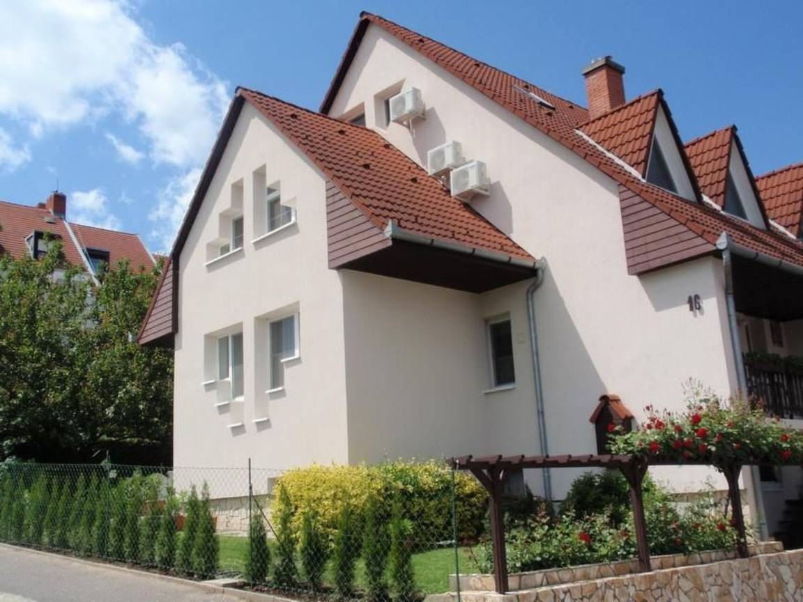 155 M² Ferienwohnung ∙ 4 Schlafzimmer ∙ 8 Gäste - Plattensee