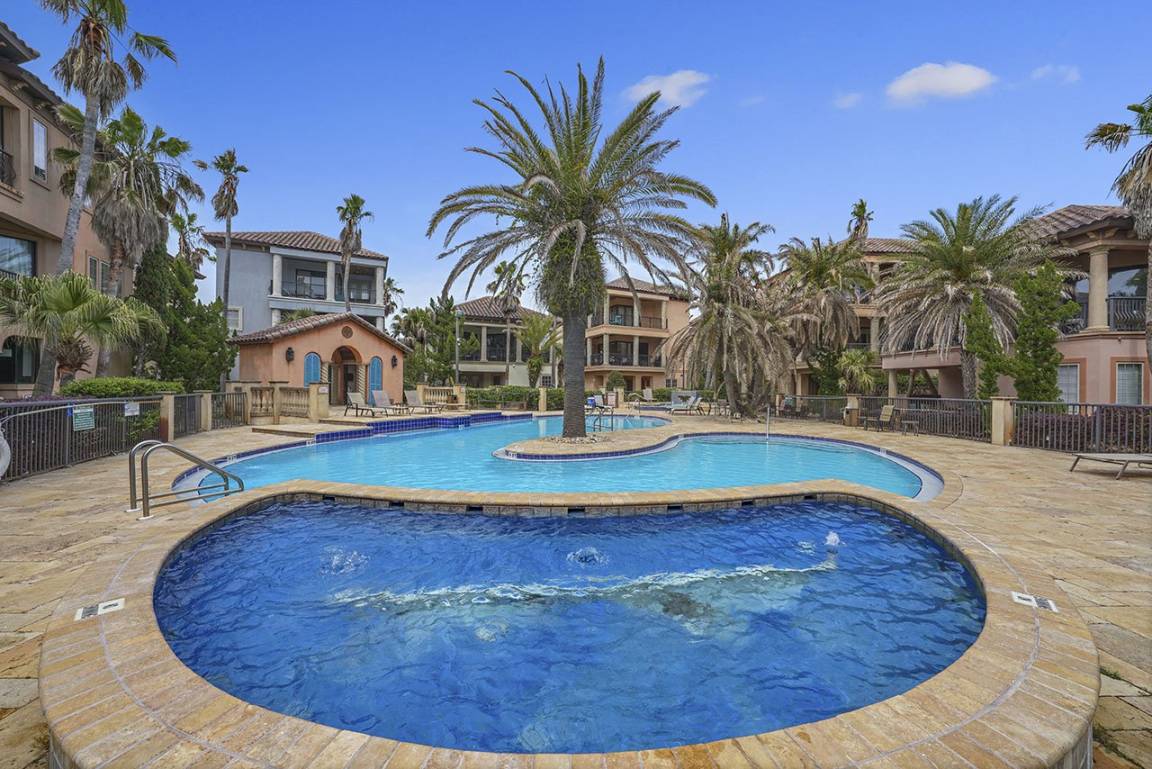 321 M² House ∙ 5 Bedrooms ∙ 12 Guests