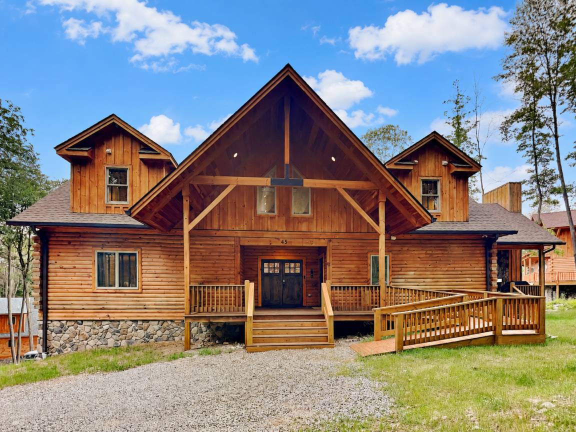 344 M² House ∙ 5 Bedrooms ∙ 16 Guests