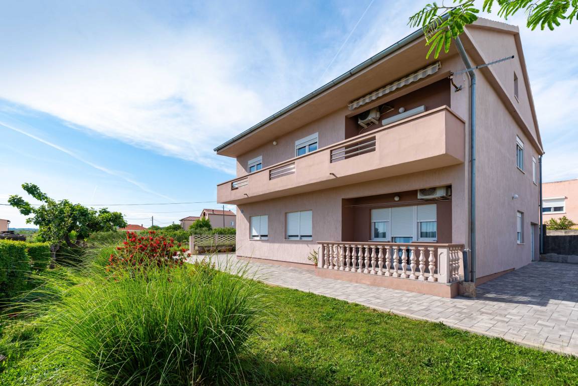120 M² Apartment ∙ 4 Bedrooms ∙ 8 Guests - Starigrad