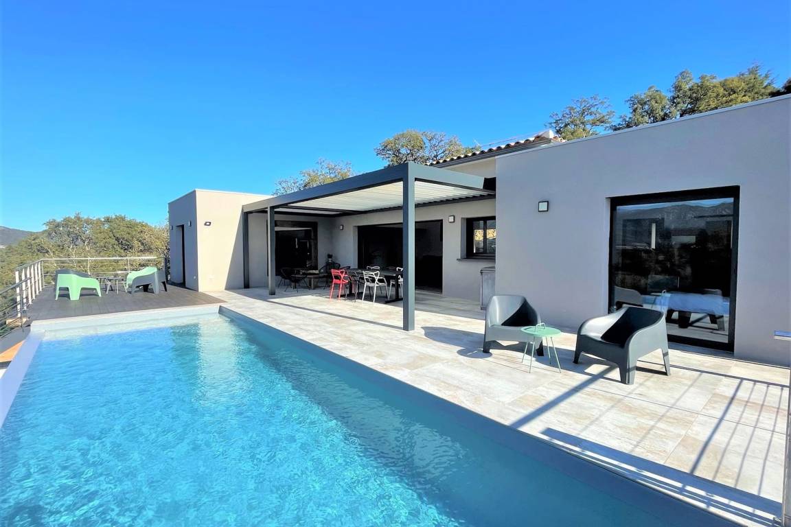135 M² Appartement ∙ 4 Chambres ∙ 8 Personnes - Lecci