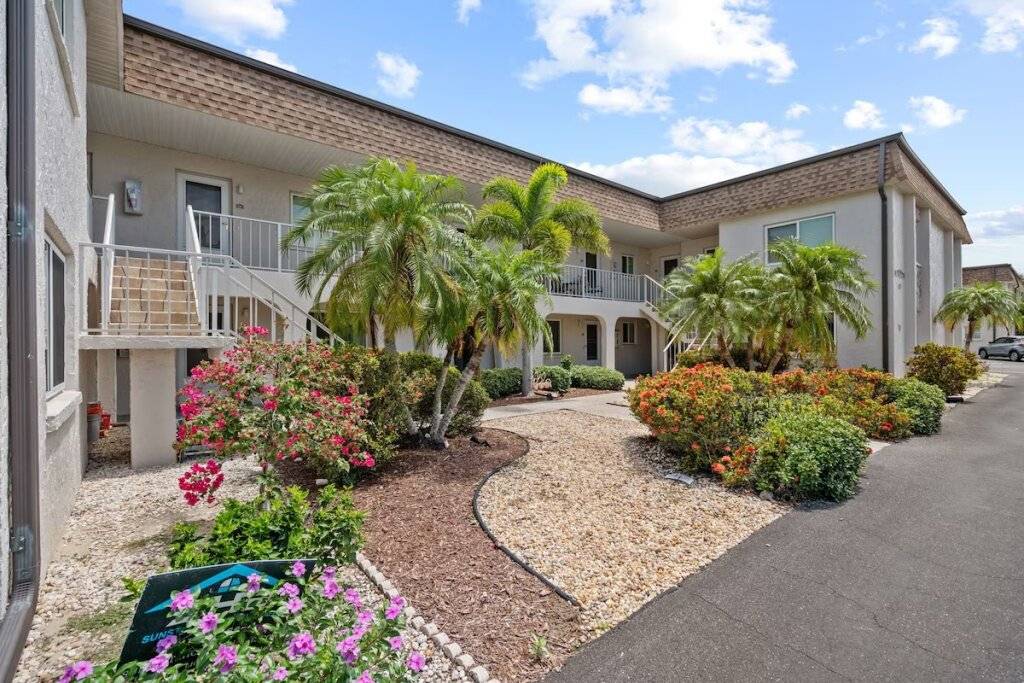 Condo ∙ 2 Bedrooms ∙ 5 Guests - Venice Beach, FL
