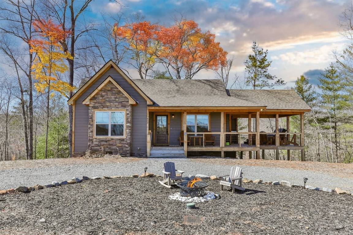 Cabin ∙ 2 Bedrooms ∙ 4 Guests - Ellijay, GA