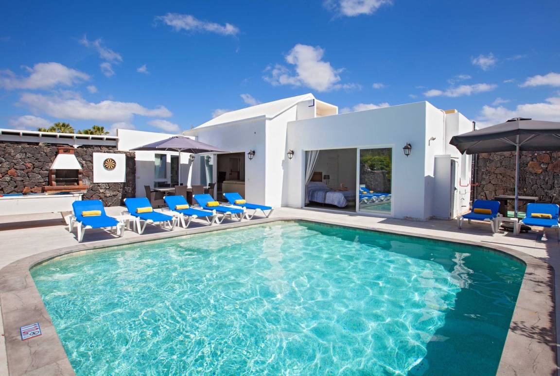 Villa ∙ 4 Bedrooms ∙ 10 Guests - Puerto del Carmen