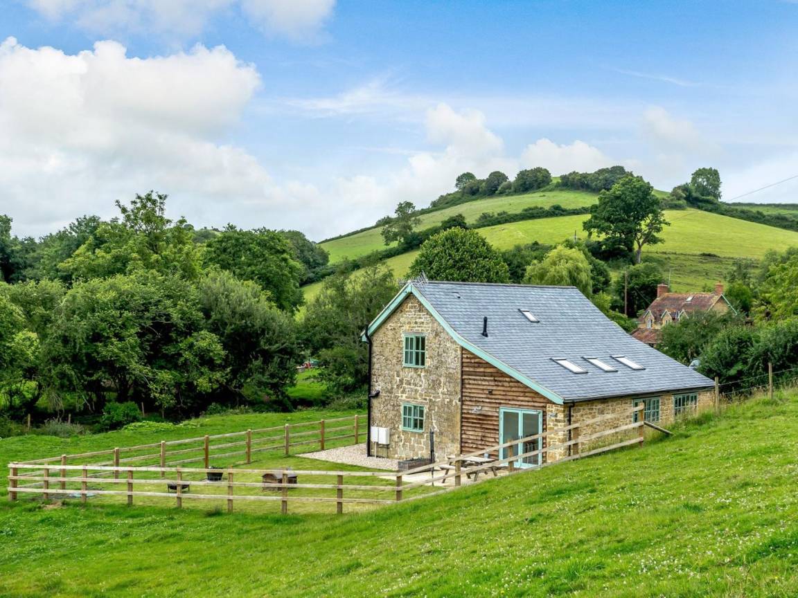 Cottage ∙ 3 Bedrooms ∙ 6 Guests - Burton Bradstock