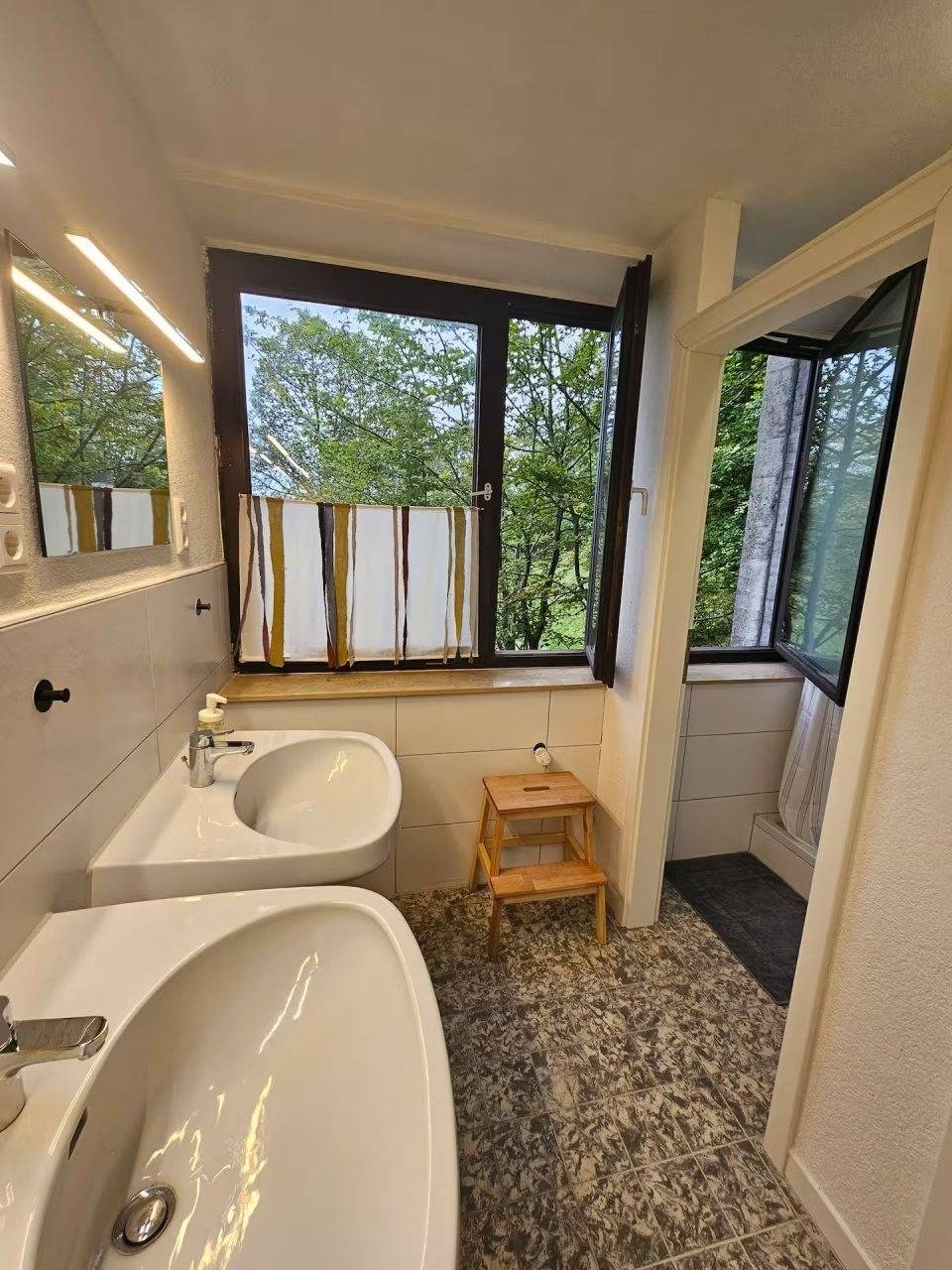 15 m² Gemeinschaftszimmer ∙ 1 Schlafzimmer ∙ 3 Gäste – Bild 9