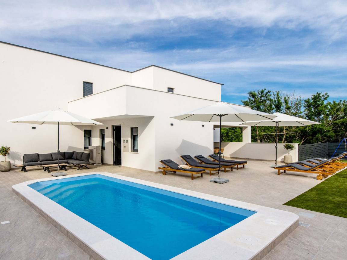 220 M² Apartment ∙ 1 Bedroom ∙ 8 Guests -