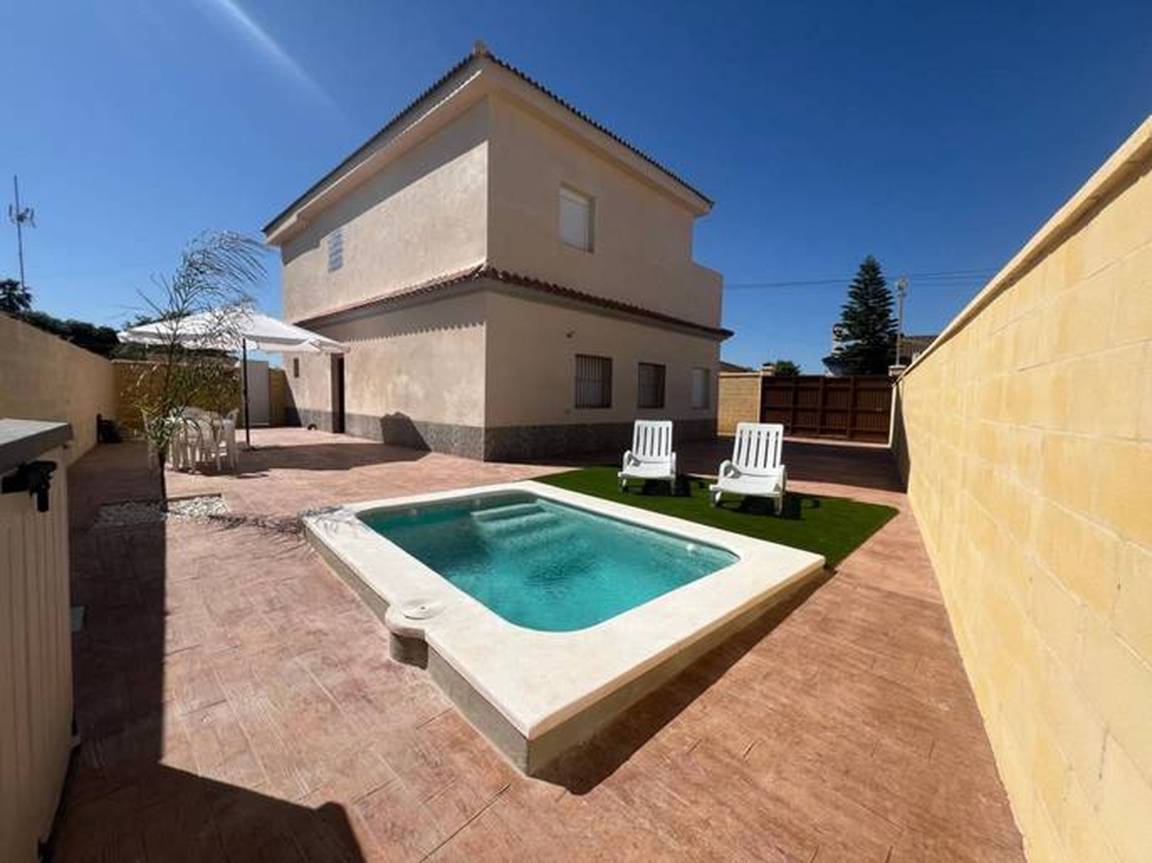 60 M² House ∙ 2 Bedrooms ∙ 4 Guests - Seville