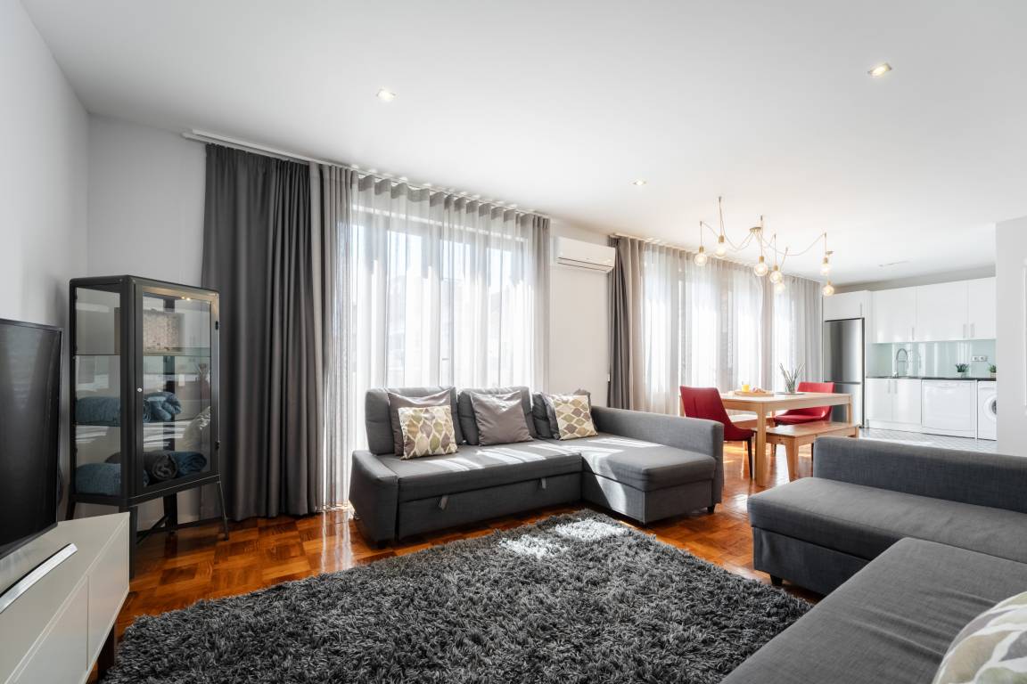 138 M² Apartment ∙ 5 Bedrooms ∙ 15 Guests - Porto