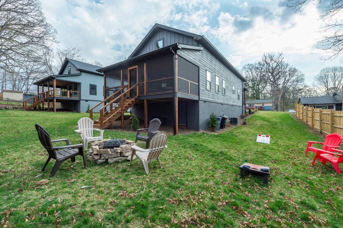 House ∙ 3 Bedrooms ∙ 7 Guests - Black Mountain, NC