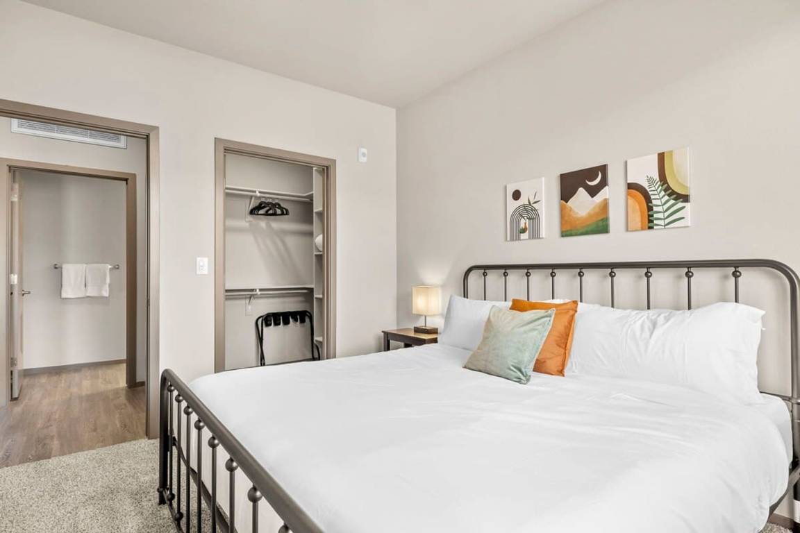 Apartment ∙ 3 Bedrooms ∙ 6 Guests - Glendale, AZ