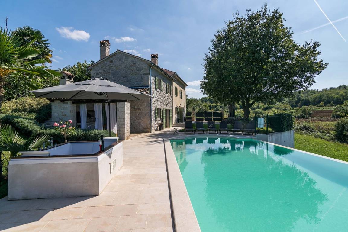 180 M² Villa ∙ 3 Bedrooms ∙ 8 Guests - Motovun