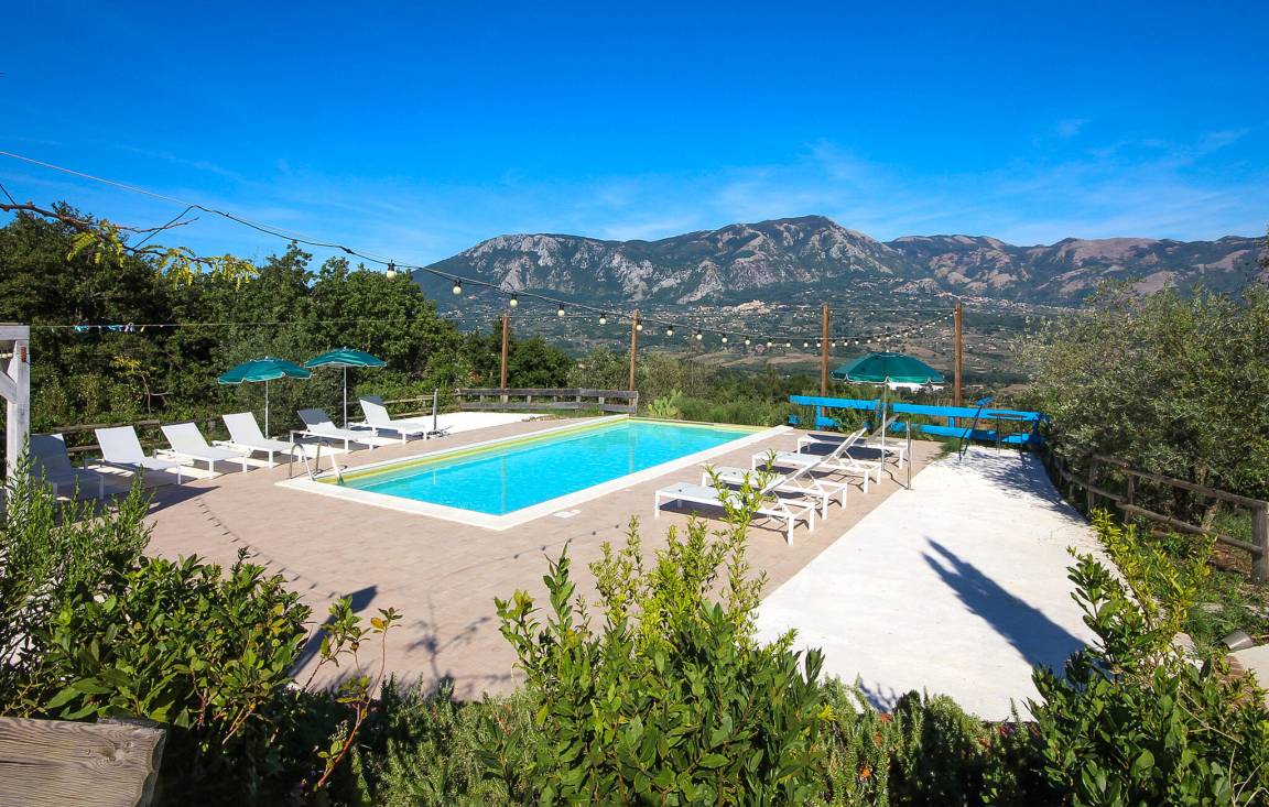 300 M² House ∙ 6 Bedrooms ∙ 15 Guests