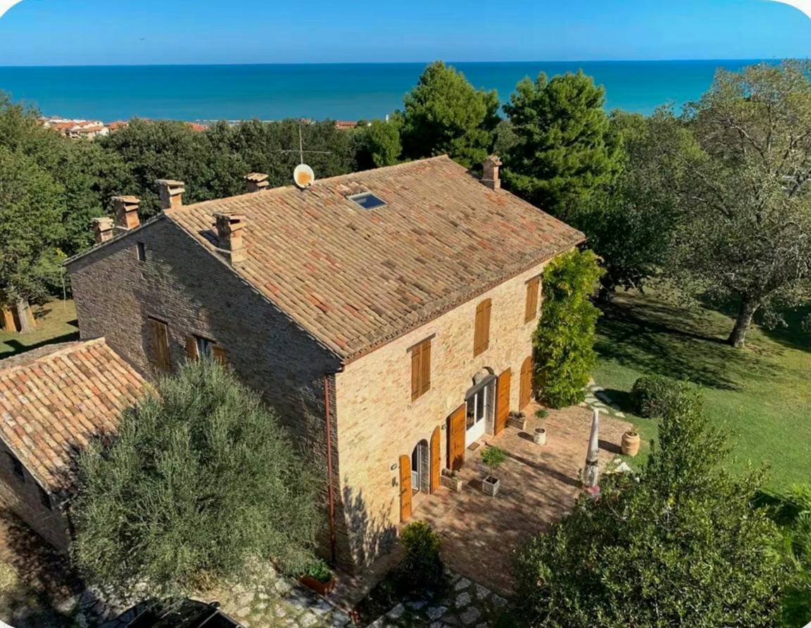 450 M² House ∙ 5 Bedrooms ∙ 9 Guests - Fano