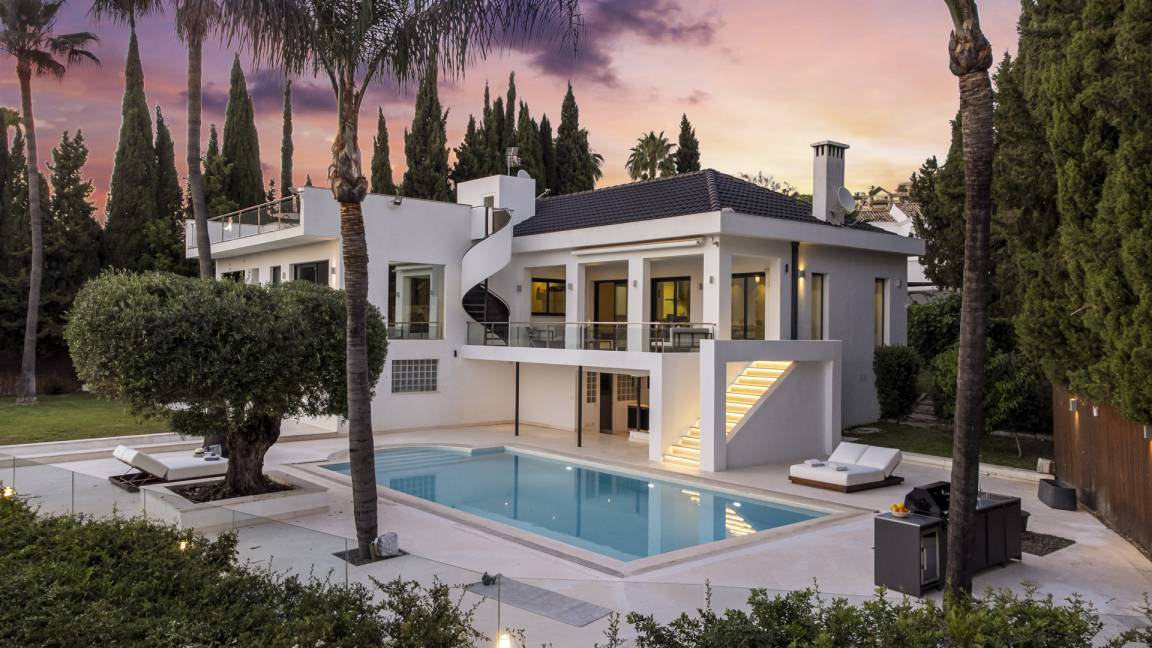 441 M² Villa ∙ 5 Bedrooms ∙ 8 Guests - Puerto Banús