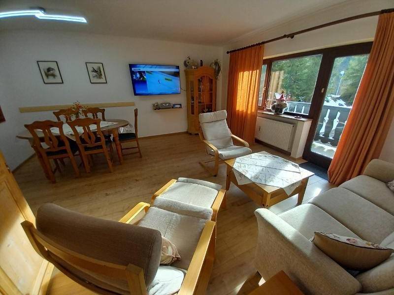 64 M² Ferienwohnung ∙ 2 Schlafzimmer ∙ 4 Gäste - Grassau
