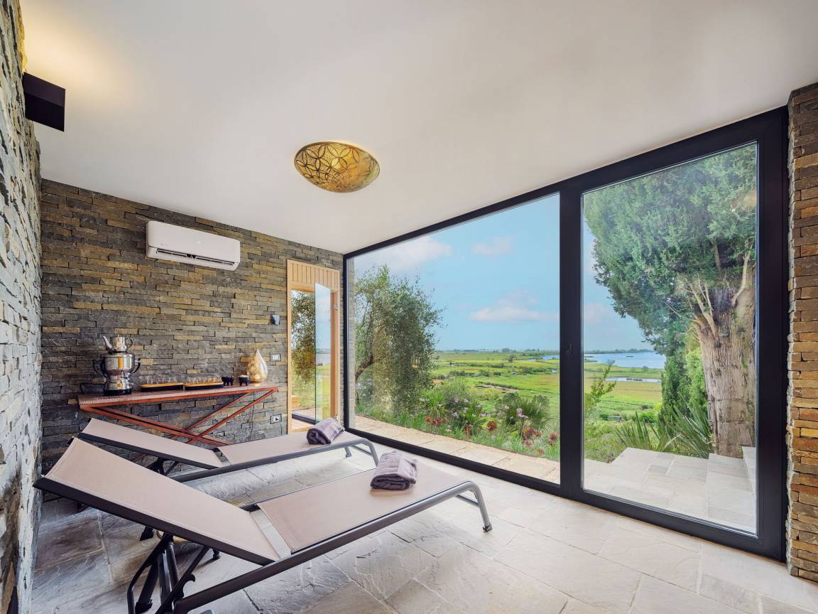250 M² Villa ∙ 5 Bedrooms ∙ 10 Guests - Province of Lucca